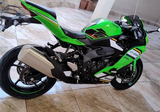KAWASAKI NINJA ZX-4R KAWASAKI NINJA ZX-4R